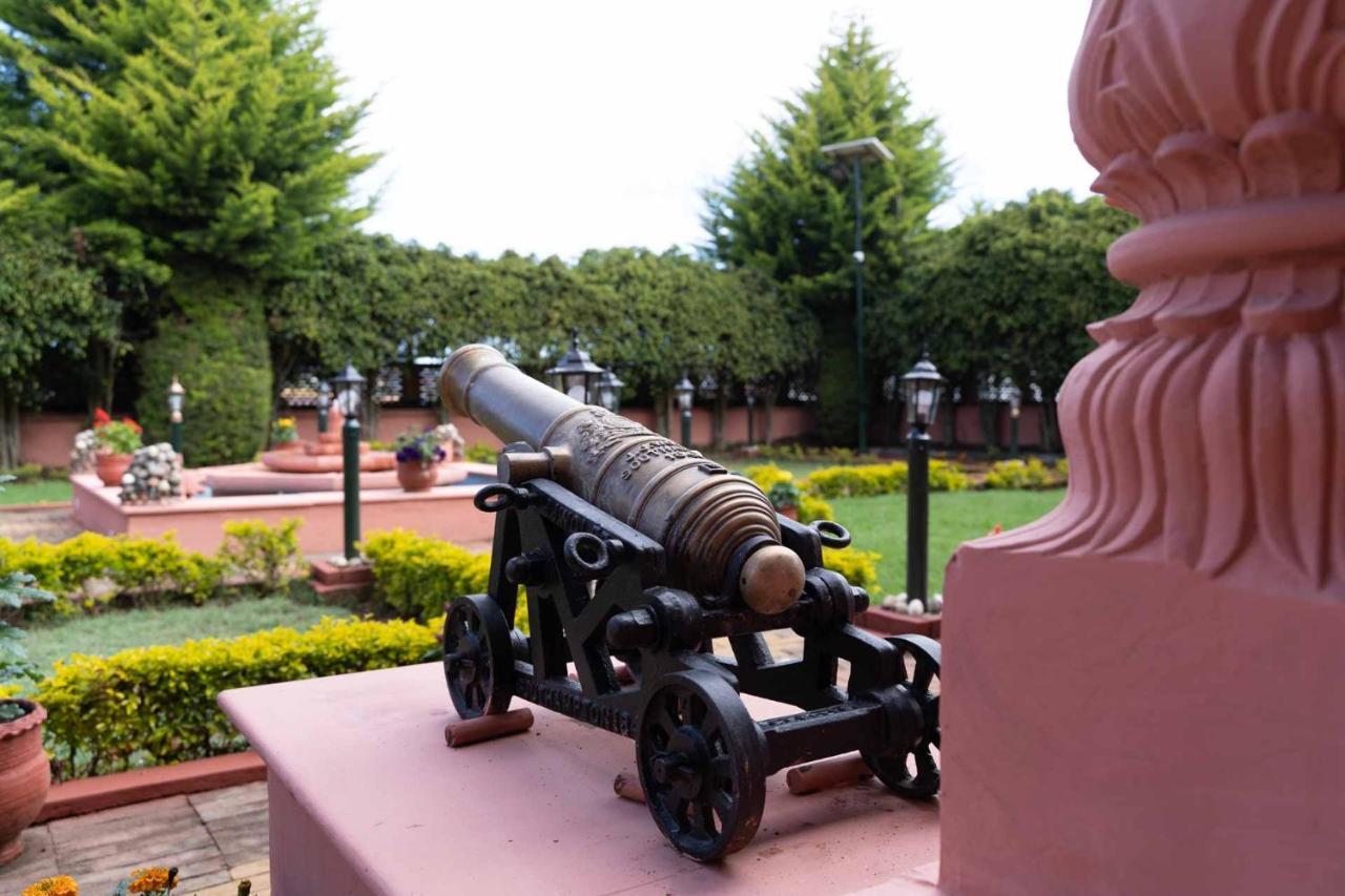 Stayvista At Pink Palace Rajasthani Decor ウーティ エクステリア 写真